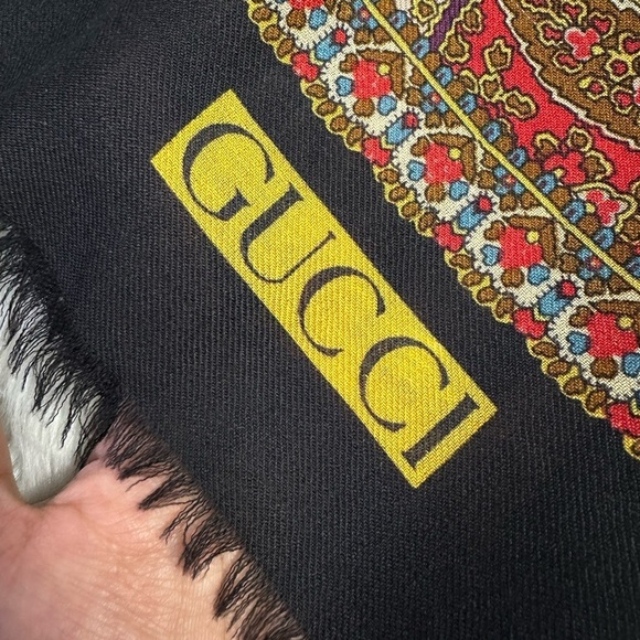 GUCCI scarf / wrap - Picture 4 of 15